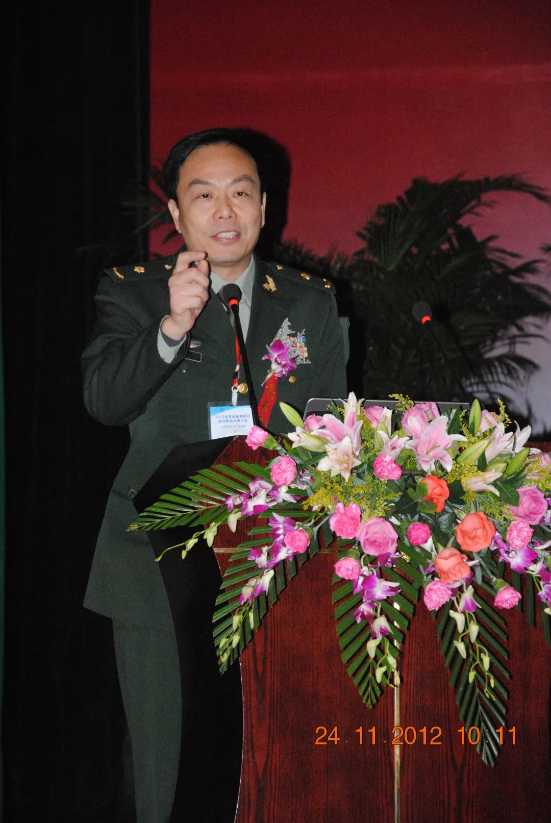 退役不褪军人本色 当医疗战线排头兵