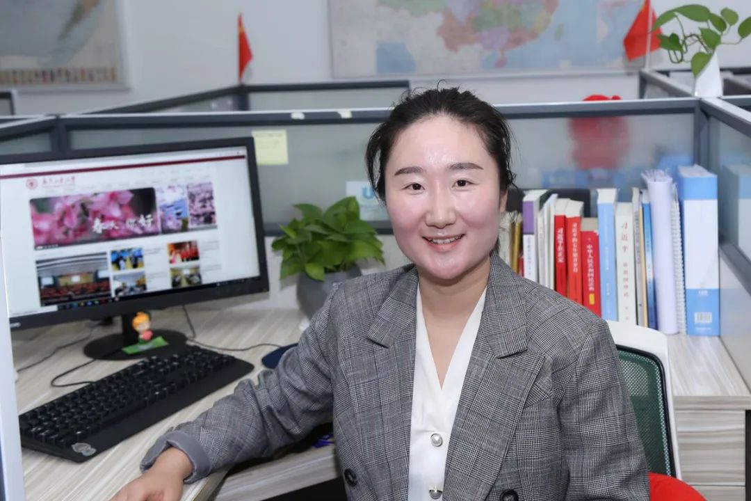 战友故事 | 90后酷飒退役女兵成大学老师