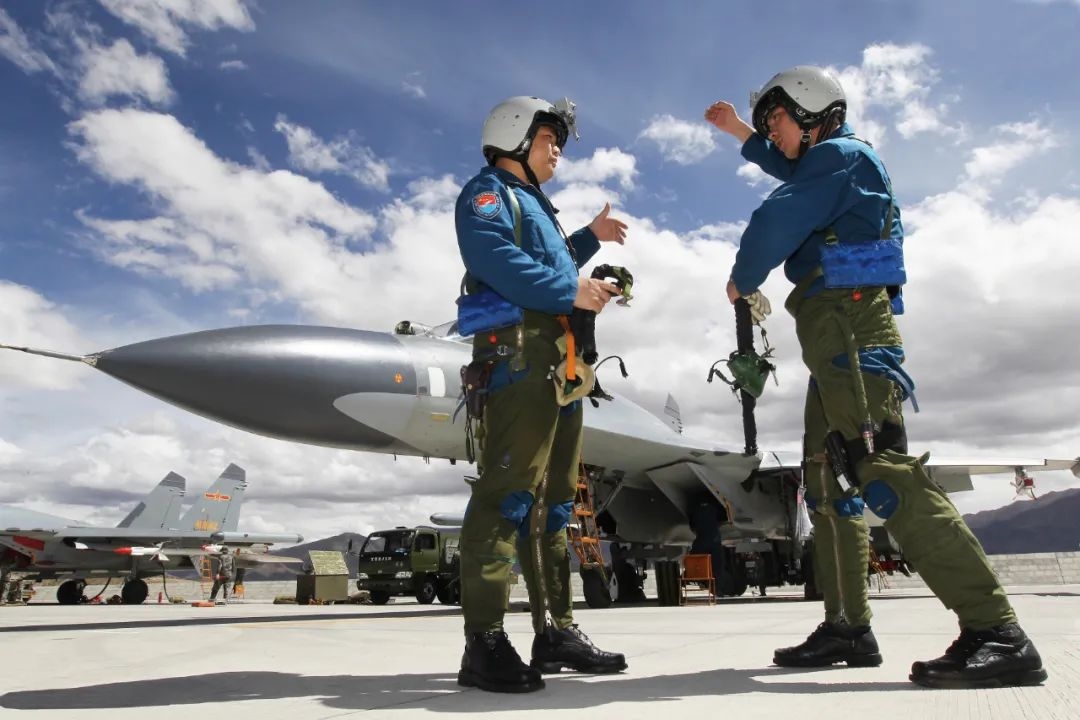 高中毕业生可报！2022空军招飞简章发布