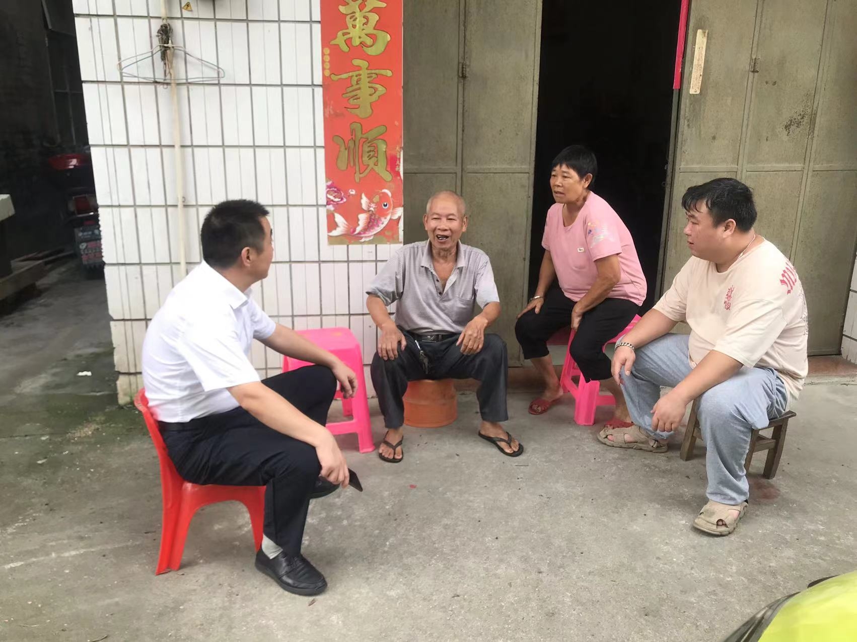 1676857482243990.jpg 中秋挂村领导陶卫东慰问李洪钊.jpg